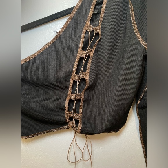 Princess Polly Luciana One Sleeve Top- 6 - Picture 3 of 6